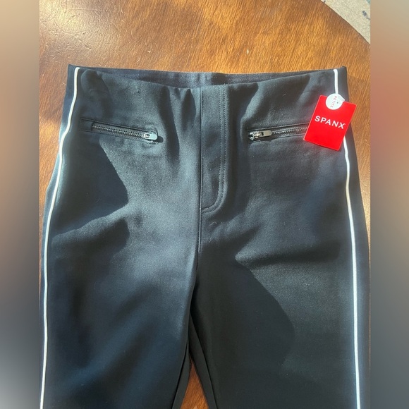 Spanx Women's Black Slim Fit Pants- Medium Petite New With Tags - Picture 2 of 5